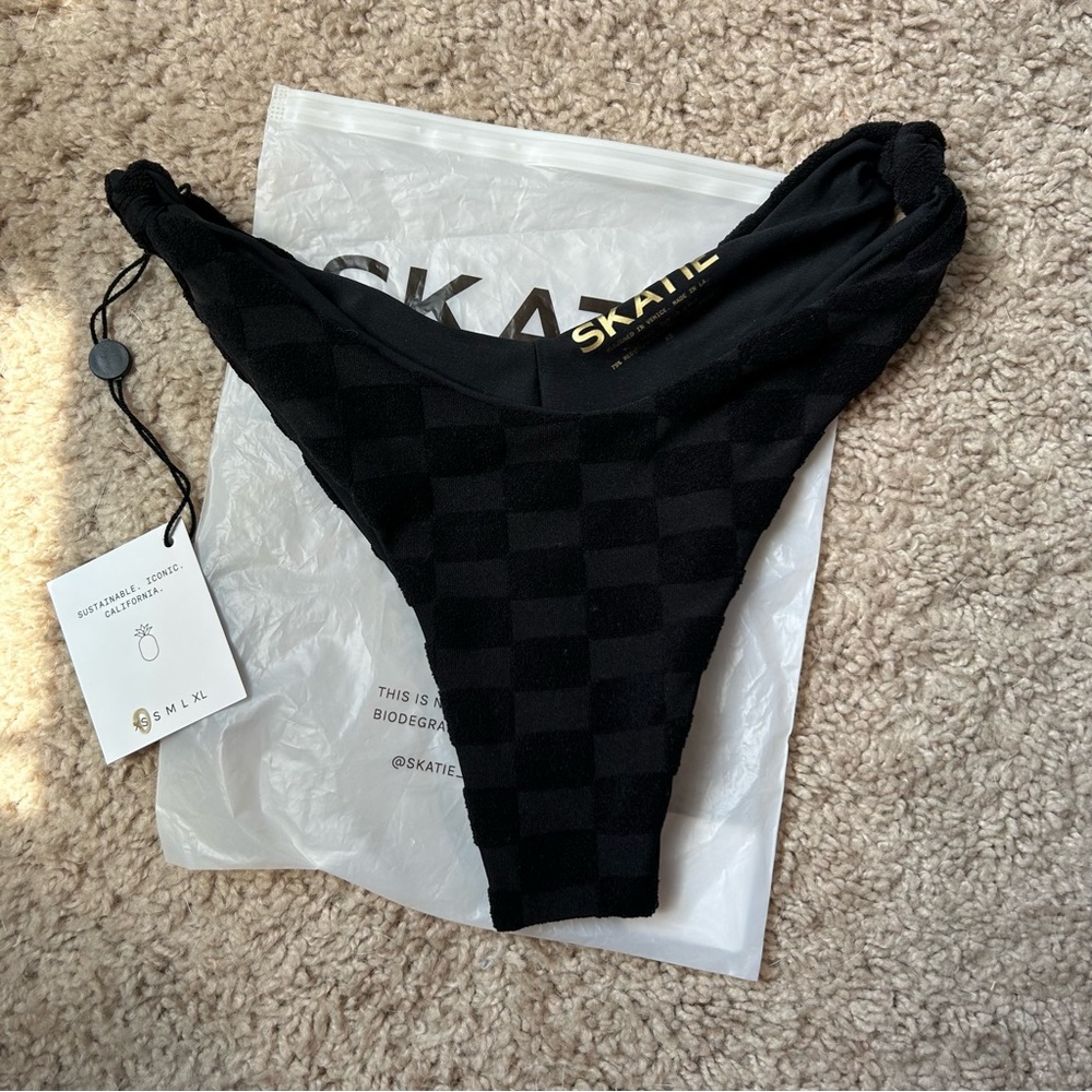 Skatie Suzanne Bottom in Monaco: XS